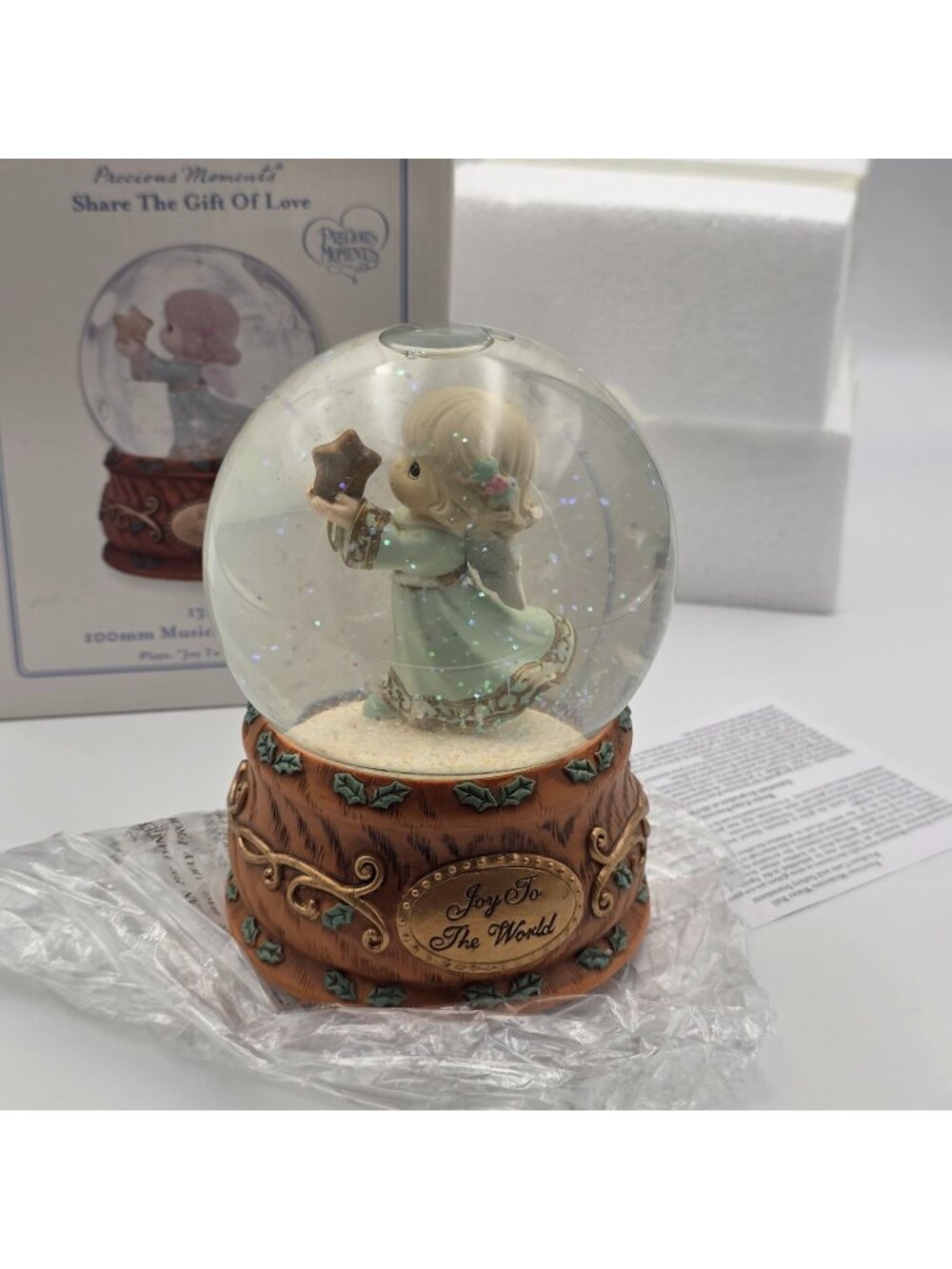 Precious Moments 131101 Joy To The World 100mm Musical Water Globe NWB 2012